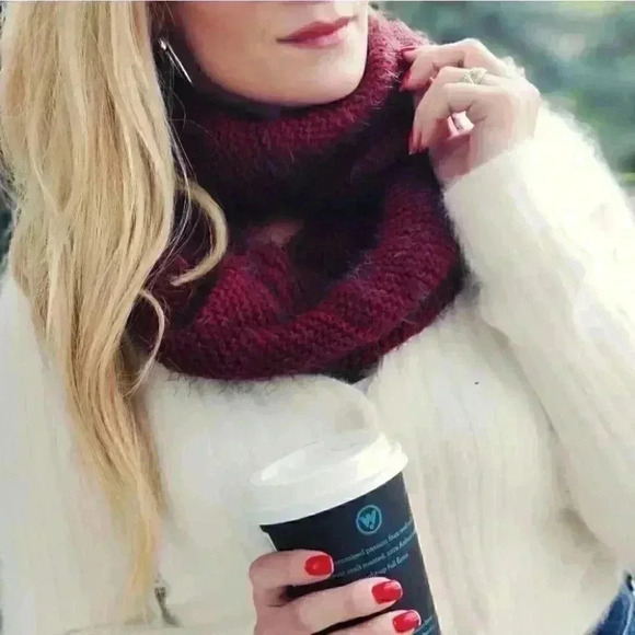 So soft burgundy scard - Picture 1 of 4